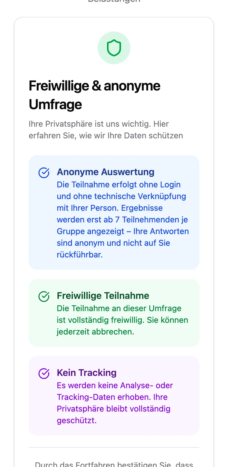 Startseite des Fragebogens auf dem Handy: „Freiwillige & anonyme Umfrage“. Teilnahme ohne Login, Ergebnisse erst ab 7 Teilnehmenden je Gruppe, freiwillige Teilnahme, kein Tracking.